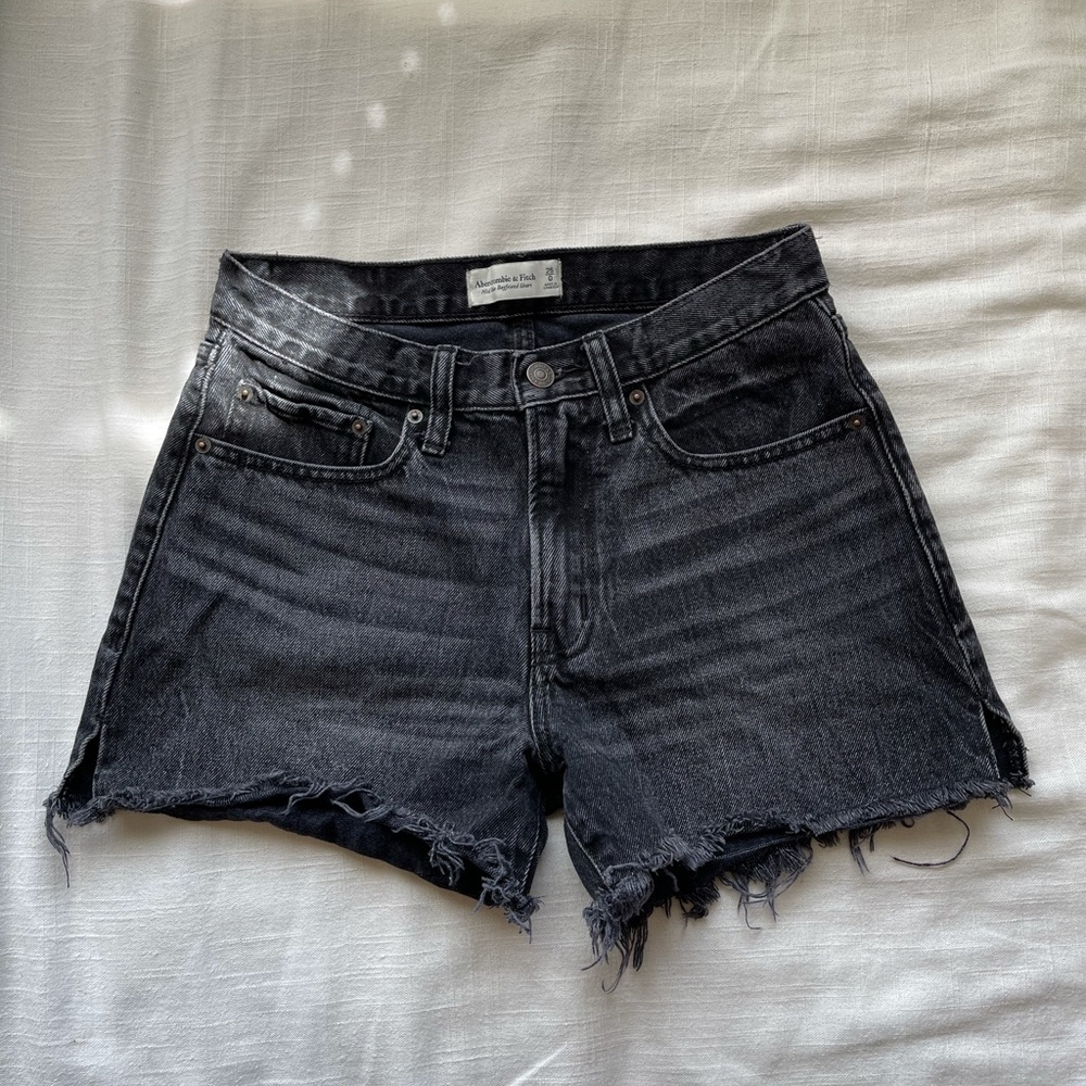 Abercrombie & Fitch Curve Love Mid-rise BF Shorts